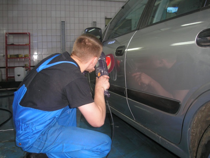 Hoe een auto te polijsten