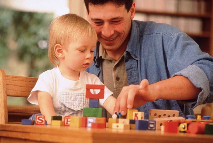 Hoe te spelen met een baby voor maximaal een jaar