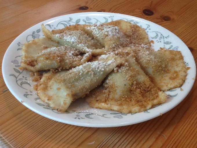 Hoe knoedels koken met volkoren meel en pruimen