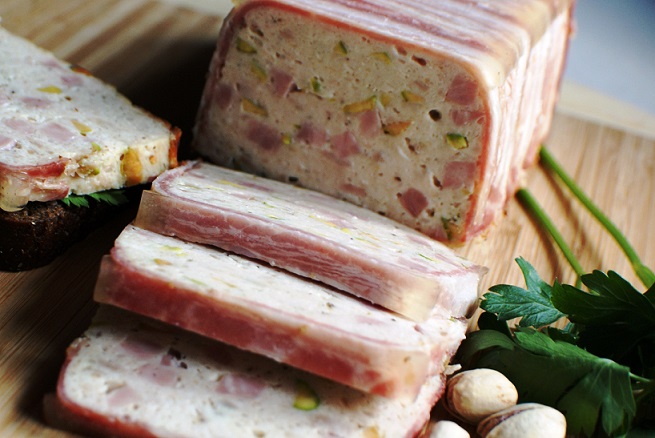 Kip Terrine Met Ham En Pistachenoten