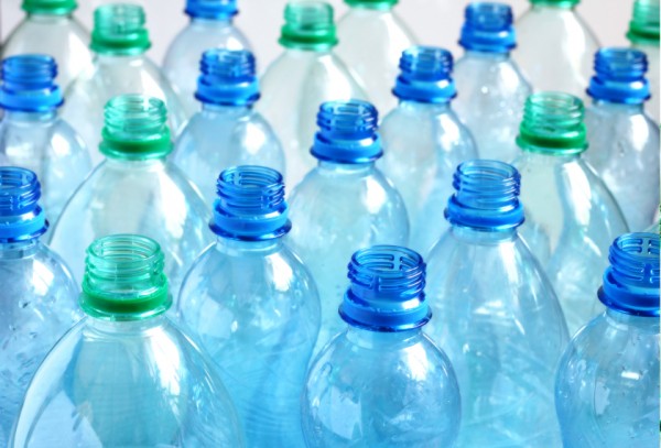 Wat te maken van een eenvoudige plastic fles