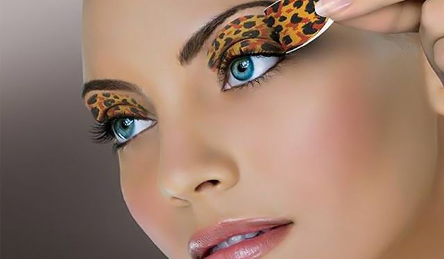 Hoe Leopard make-up voor de ogen te maken