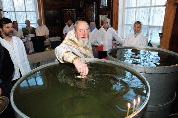 Hoe het doopwater wordt ingewijd in orthodoxe kerken