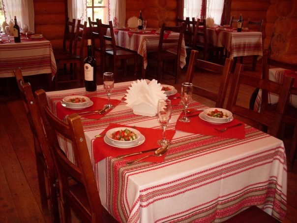 Hoe een tafel te dienen in een restaurant