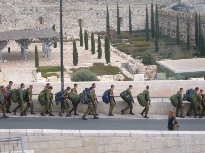 Hoe kom je in het leger van Israël