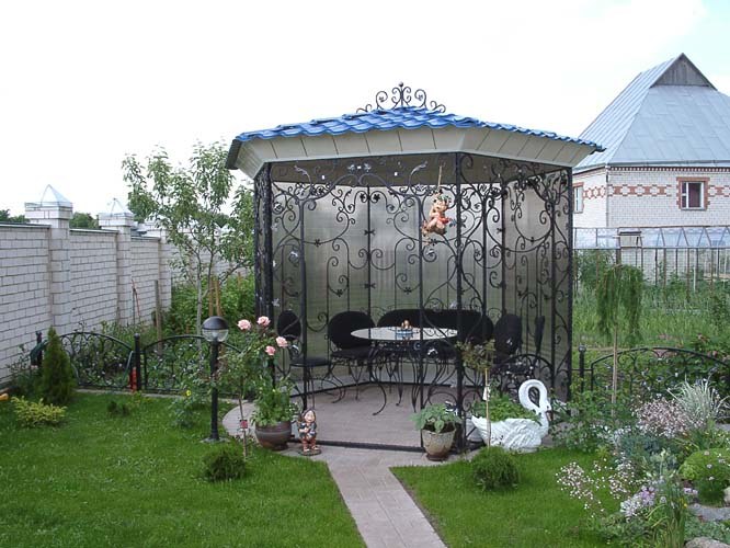 Hoe een metalen gazebo te installeren