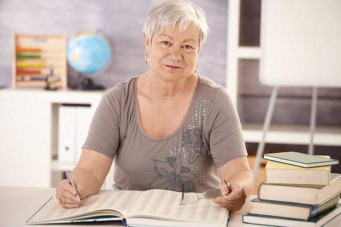 Hoe een vrouw bij pensioen uitgeven