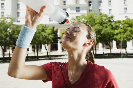 Zomer in de stad: hoe te overleven van de hitte