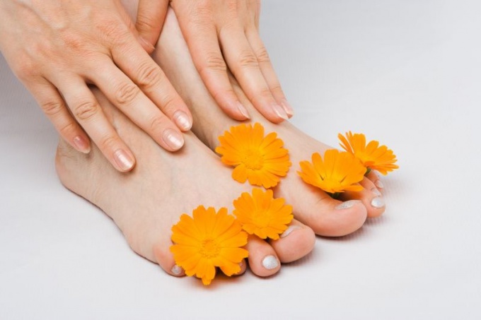 Hoe spreidt de schimmel op de nagels?